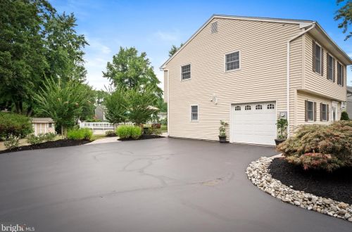 50 Crestwood Dr, Trenton, NJ 08690-1938