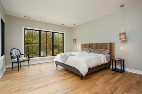 232 Bayberry Ln, Westport CT 06880-4033 exterior