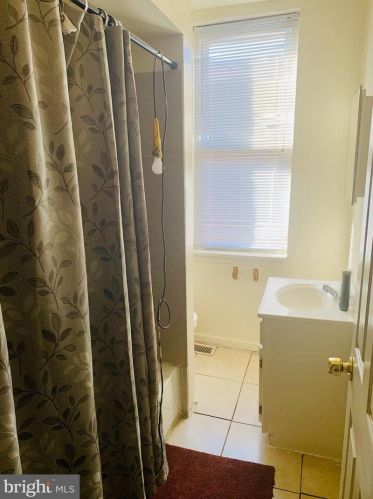 1243 33 St, Camden NJ 08105-4305 exterior