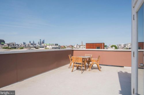 1303 Hope St, Philadelphia PA 19122-3231 exterior