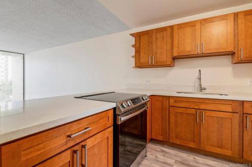 1128 Ala Napunani St, Honolulu, HI 96818-1621