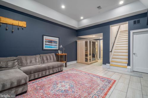 1018 Leithgow St, Philadelphia PA  19123-1421 exterior