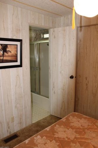 423 Cpe Florida Way, Naples FL 34104-4109 exterior