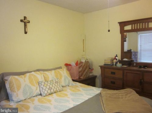 6218 Erdrick St, Philadelphia PA 19135-3504 exterior