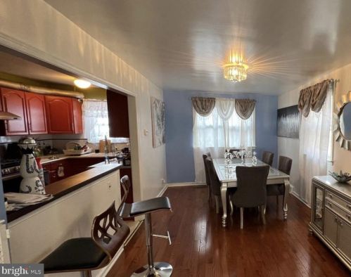 823 Longshore Ave, Philadelphia PA  19111-4422 exterior