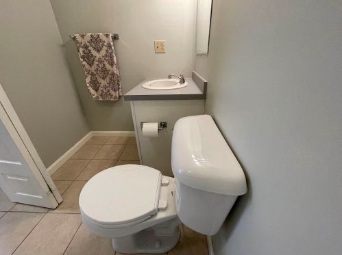 64 Frd Lndg Dr, Dover NH 03820-4552 exterior