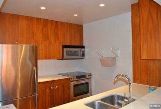 3213 City Pl, Edgewater NJ  07020-3149 exterior