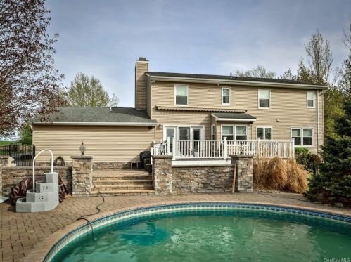 57 Brimstone Hl Rd, Middletown NY 10941-3349 exterior