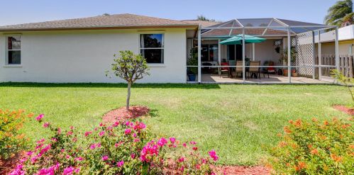 2885 Eagle Dr, Fort Pierce FL 34951-2374 exterior