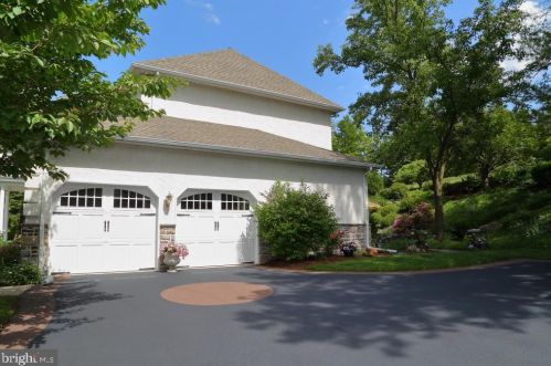 2220 Butter Rd, Lancaster, PA 17601-5402