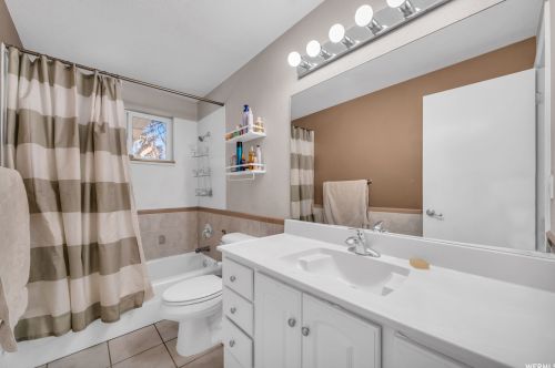 884 Spartan Dr, Sandy UT 84094-1811 exterior