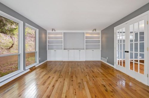 3927 Blvd Dr, Pittsburgh PA 15217-2619 exterior