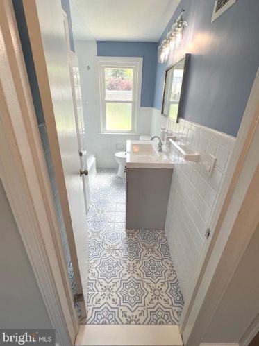 1871 Arena Dr, Trenton NJ 08610-2605 exterior