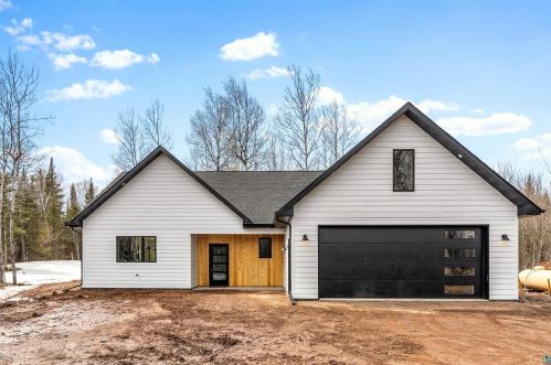 2465 Lismore Rd, Duluth MN 55803-8709 exterior