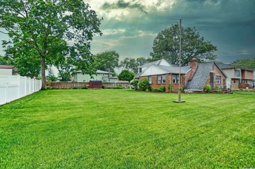 273 Essex St, Babylon NY 11704-2108 exterior