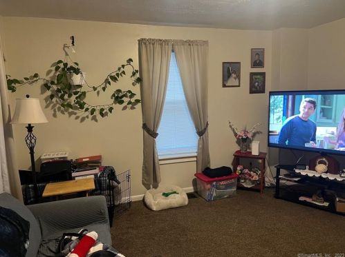 99 School St, Killingly CT 06239-3022 exterior