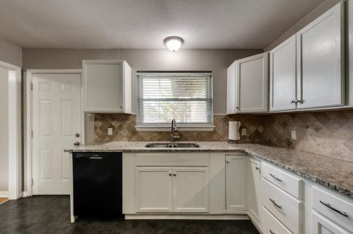 2209 Costa Mesa Dr, Dallas TX  75228-2027 exterior