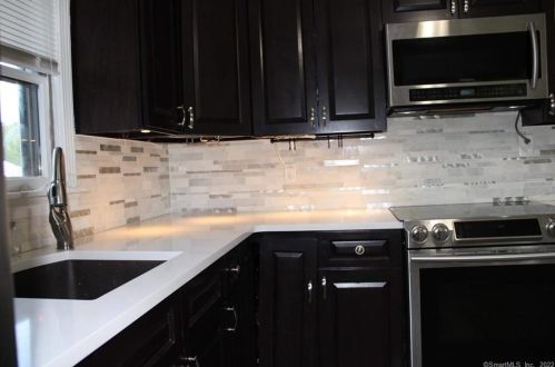 908 Plymouth St, Windsor CT 06095-3713 exterior