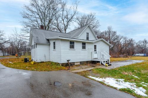 8601 Almena Dr, Kalamazoo MI  49009-9310 exterior