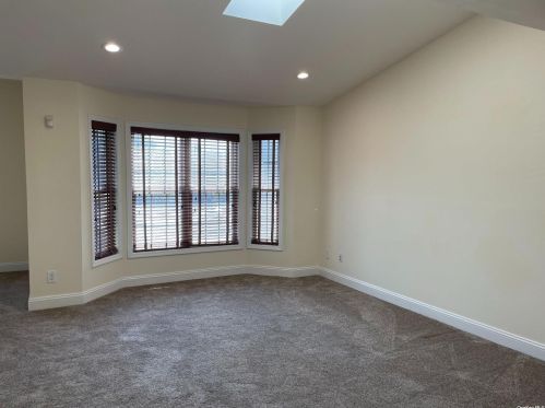 1076 Savoy Dr, Huntington Station NY  11747-5276 exterior