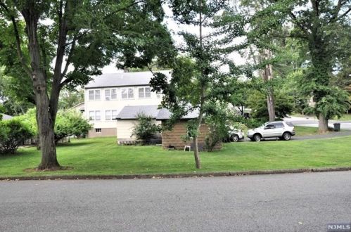 11 Blanche Ave, Demarest NJ  07627-2103 exterior