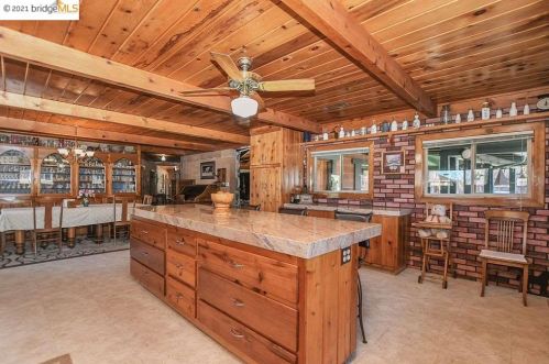 2884 Ln Dr, Concord CA 94518-2106 exterior