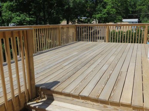 18 Earl St, Manchester CT  06040-4336 exterior