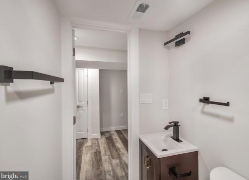 2911 17th St, Washington DC  20018-1825 exterior