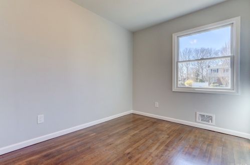 14 Gannet Dr, Commack NY 11725-4903 exterior