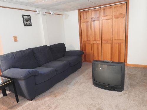 2204 La Follette Ave, Manitowoc WI 54220-2531 exterior