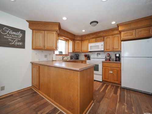 2820 7180, Taylorsville UT 84084-2921 exterior