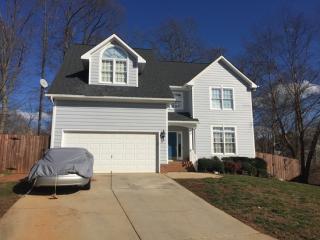 3302 Cheswick Ct, Greensboro NC  27410-8671 exterior