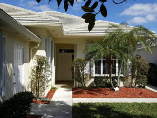 332 Bentley Cir, Fort Pierce FL  34986-2457 exterior