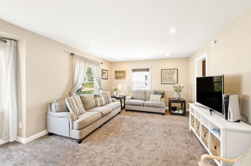 3830 5th Pl, Milwaukee, WI 53207-3812