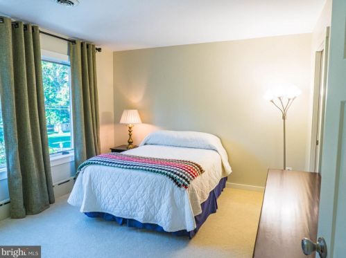 3433 Larkington Dr, Edgewater MD 21037 exterior