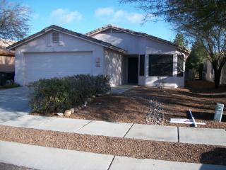 9209 Calle Arroyo Rapido, Tucson AZ  85710-8077 exterior