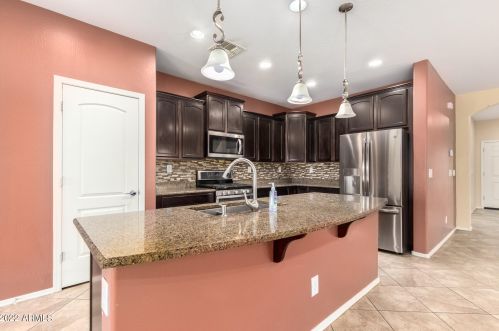 1682 Blaylock Dr, Phoenix, AZ 85085-6324