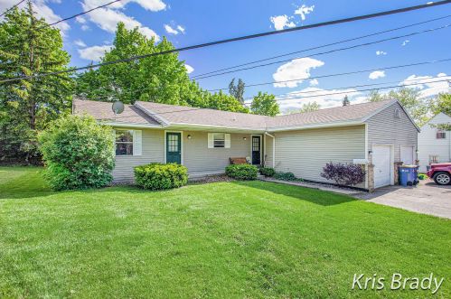 1900 Burton, Grand Rapids MI 49506-4620 exterior