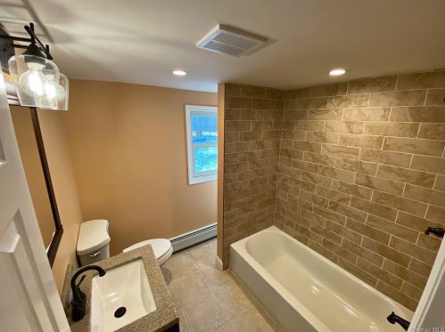 16 Daria Dr, Poughkeepsie NY 12603-5430 exterior