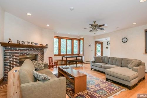 176 Chestnut St, Demarest NJ 07627-1035 exterior