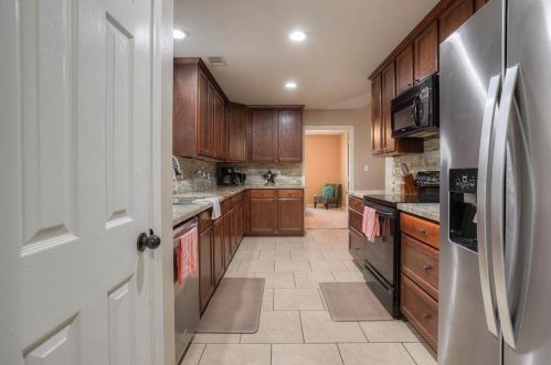 421 4 Notch Rd, Huntsville TX 77340-2618 exterior