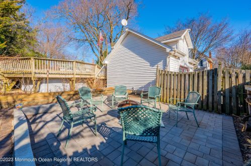 15 Hartshorne Pl, Middletown NJ  07748-2520 exterior