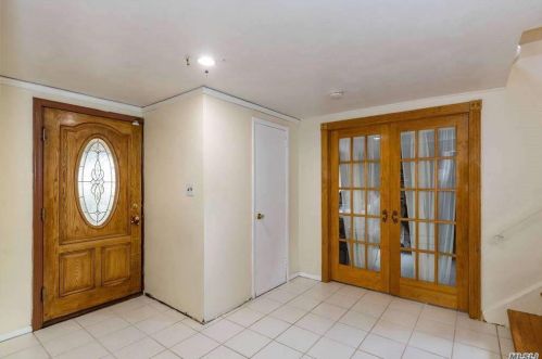 2 Crabapple Ln, Commack NY 11725-2404 exterior