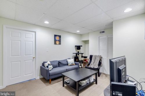 35 19th St, Philadelphia, PA 19103-0014