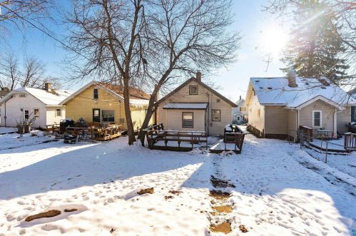 2717 9th St, Duluth MN 55806-1154 exterior