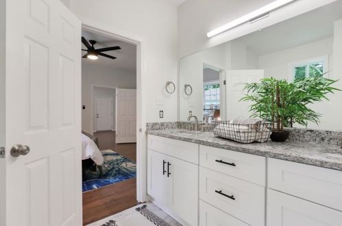 999 Cascade Rd, Atlanta GA  30311-2659 exterior