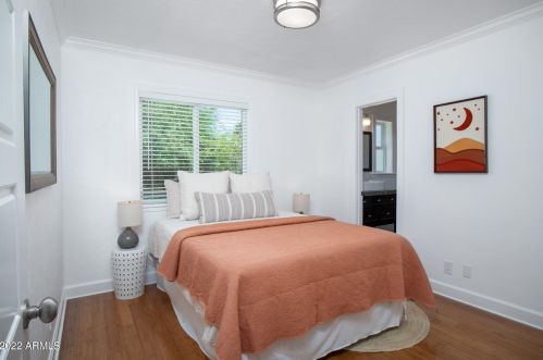 1242 Edgemont Ave, Phoenix AZ 85035-1735 exterior