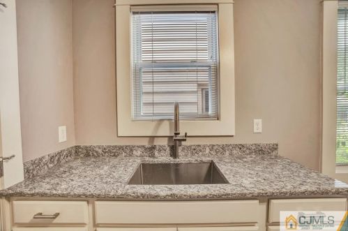 244 Hamilton St, New Brunswick NJ 08901-2206 exterior