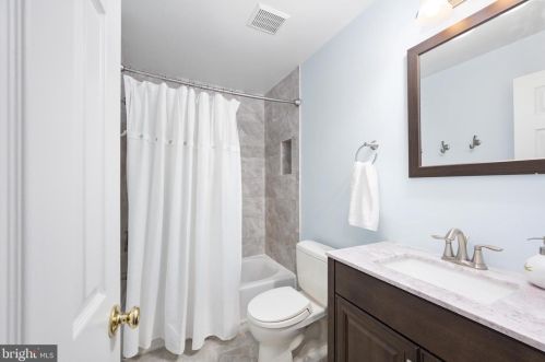 6133 Joust Ln, Alexandria VA 22315-4809 exterior