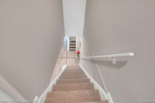 737 Kirts Blvd, Troy MI 48084-4863 exterior